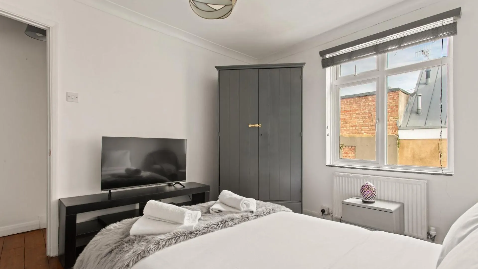Two Bedroom By Brookland Stays Serviced Accommodation Short Lets Brighton & Hove With Free Wifi