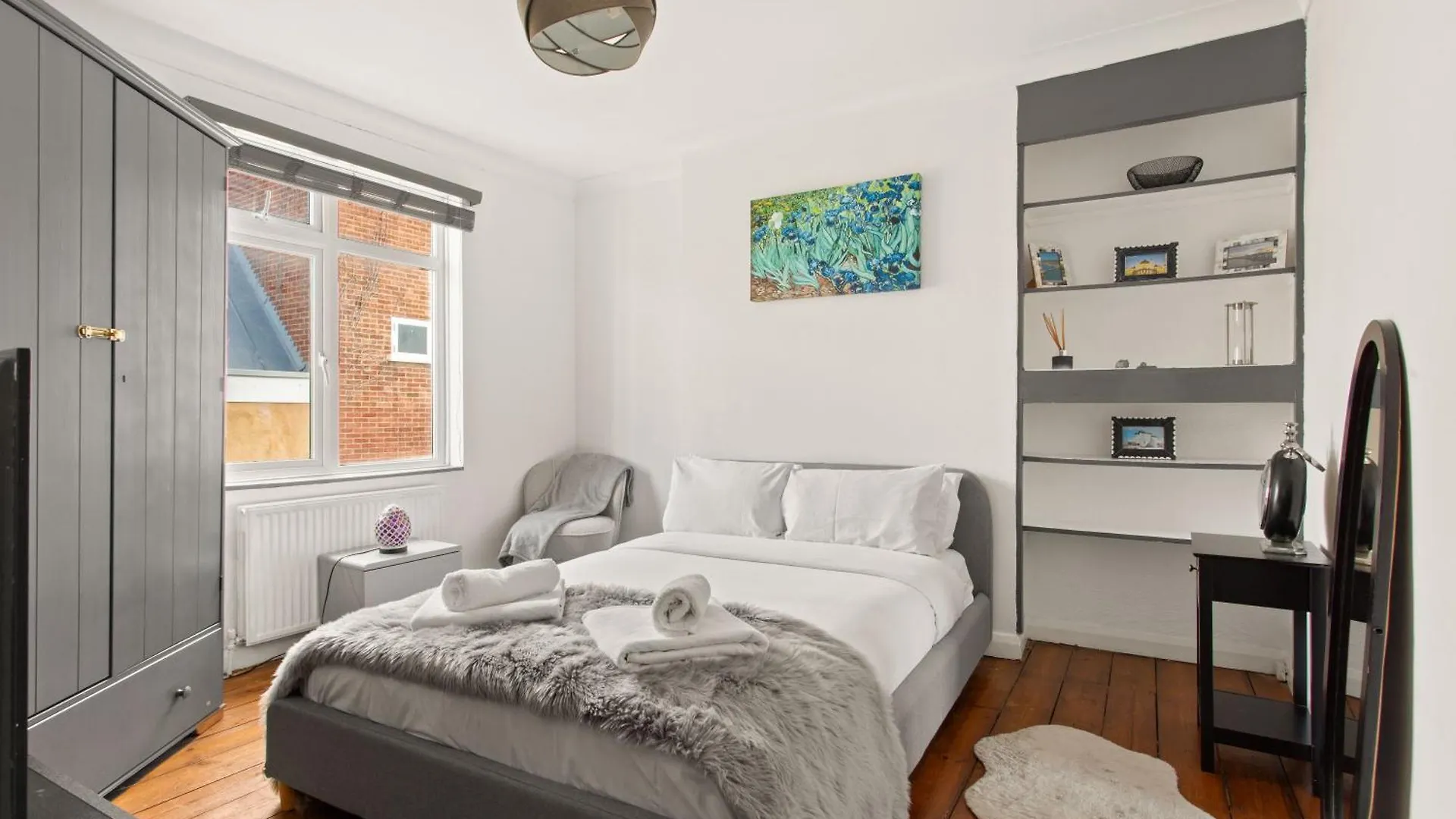 Two Bedroom By Brookland Stays Serviced Accommodation Short Lets Brighton & Hove With Free Wifi